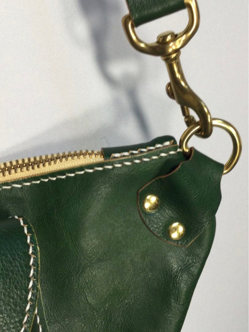 モス　グリーン　ハンドメイド感有り　ボディーバックショルダー付き