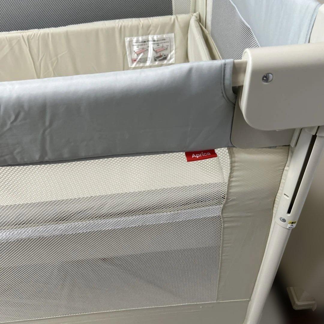(美品) アップリカ　ココネルエアー　ホワイトグレー　　ベビーベッド