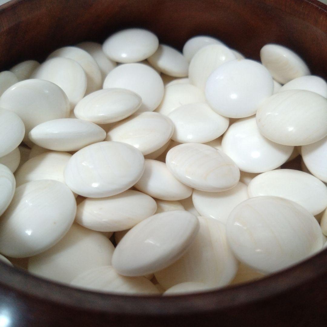 【囲碁】国産本榧　8寸極厚　板目　本蛤白石、那智黒34号