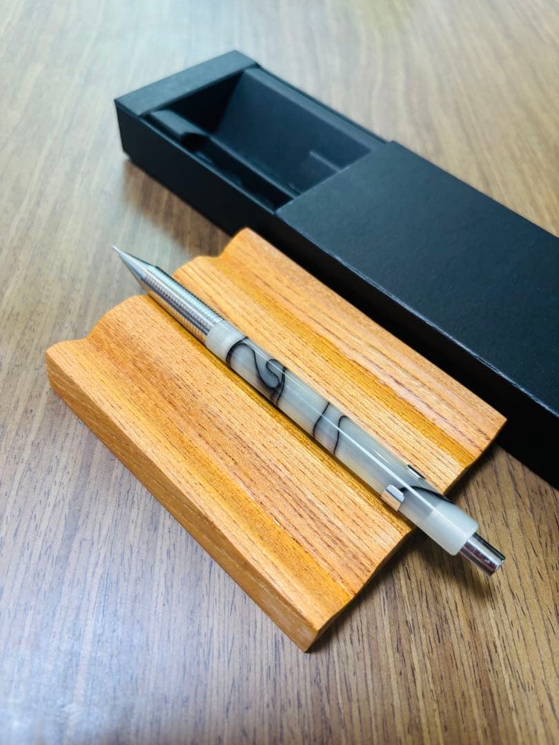 クラフトa クラフトエー　アクリル　シャープペンシル　ブラック×ホワイト