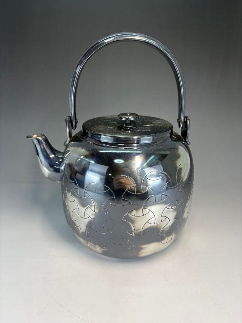 【中古品】清五郎造　銀いぶし独楽繋薬鏙（共箱）