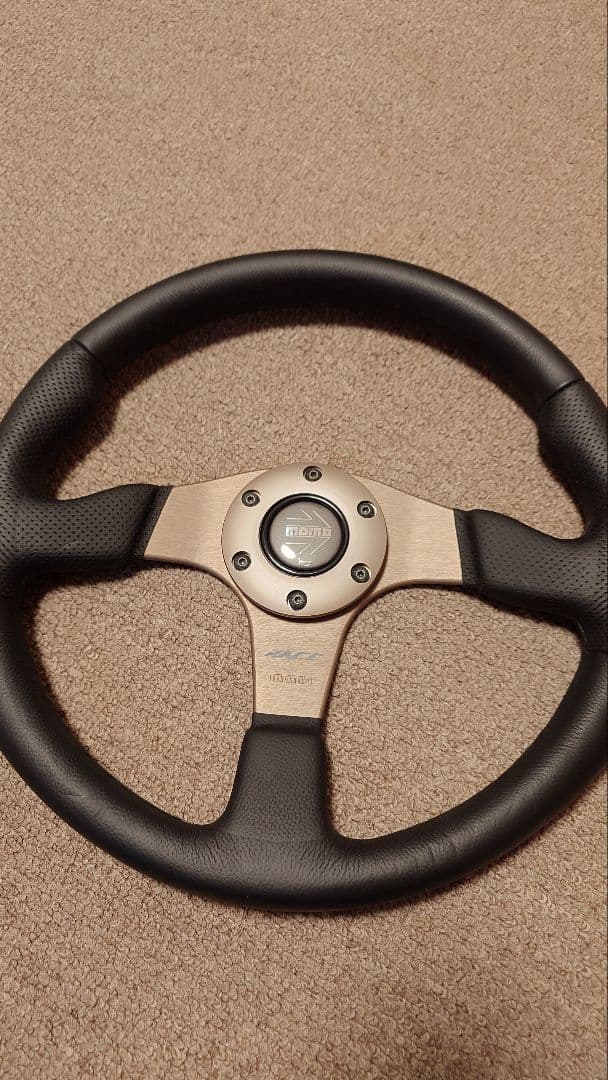 MOMO RACE ステアリング　35パイ 使用期間2ヶ月程