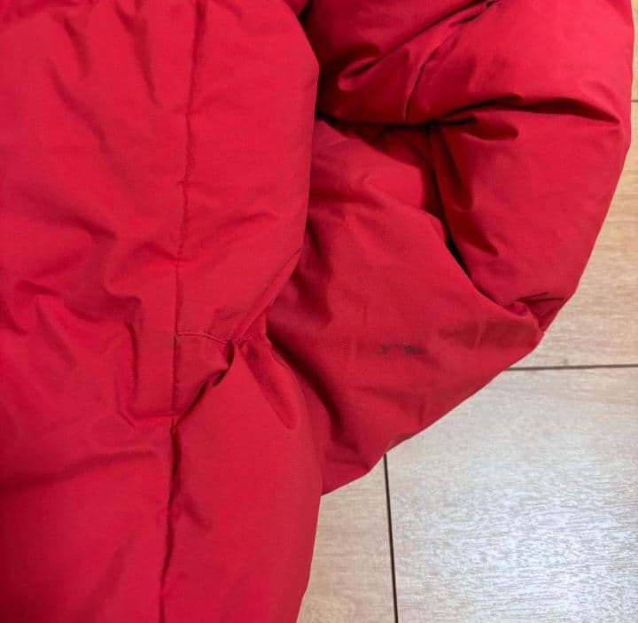 THE NORTH FACE フード付きレッドダウンジャケット バルトロライト