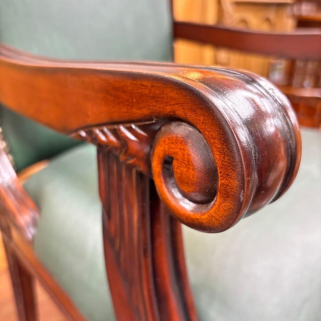 マホガニーアンティーク調 ベルベット アームチェア 高級 大きいサイズのチェア