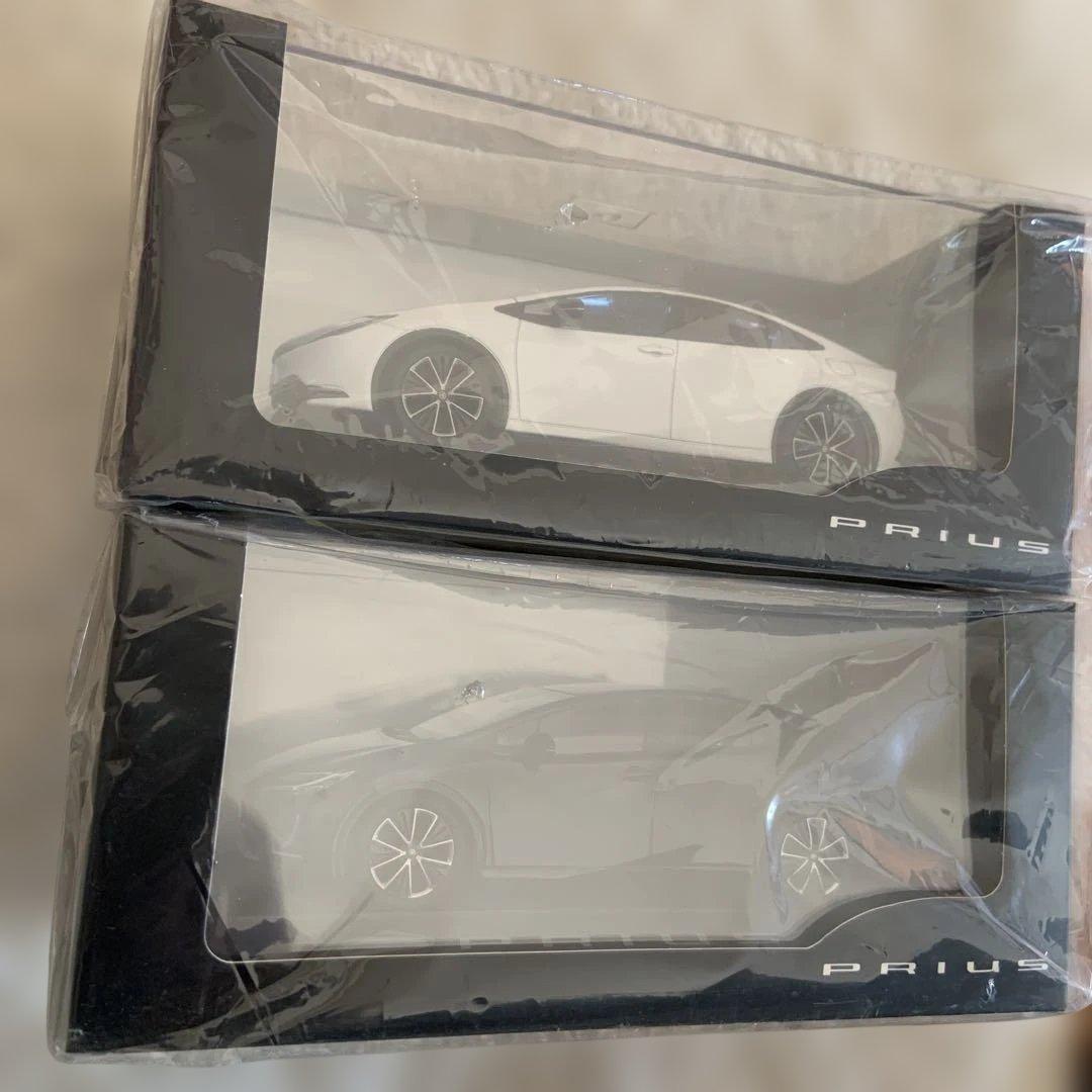 トヨタ プリウス ミニカー 1/30スケール　2点セット